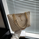 Bolsa Feminina Estilo Moderno com Textura de Couro Suave – Espaçosa, com Pingentes Decorativos para Uso Diário