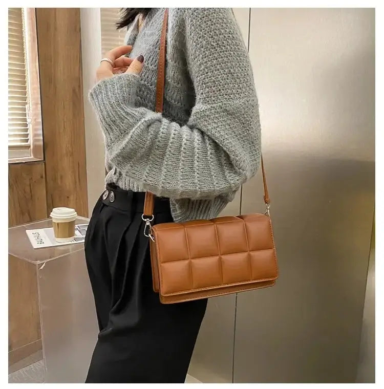 Bolsa de Ombro Feminina de Luxo – Couro Sintético, Compacta, Estilo Clássico e Versátil