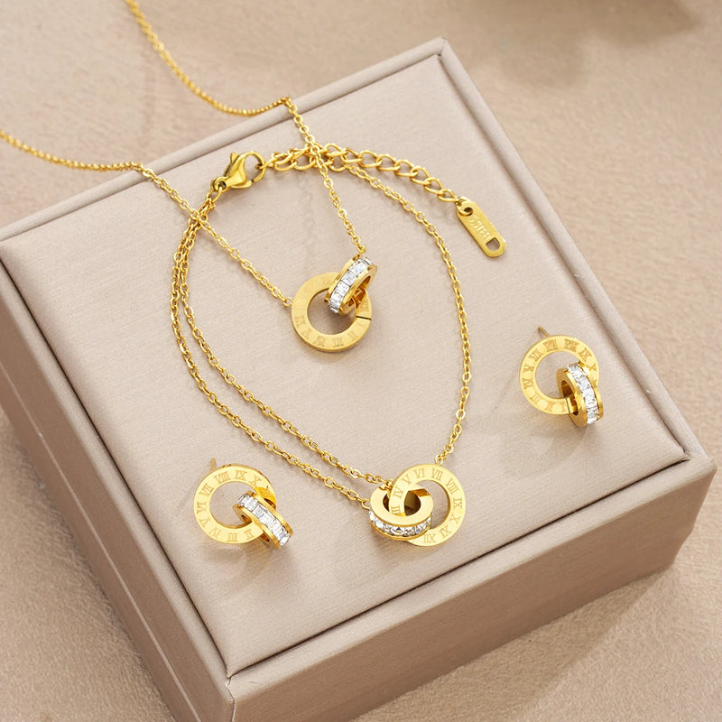 Conjunto de Joias Femininas 4 Peças em Aço Inoxidável Dourado – Colar, Pulseira e Brincos com Cristais e Números Romanos