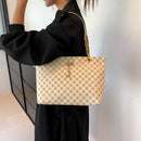 Bolsa Feminina Estilo Moderno com Textura de Couro Suave – Espaçosa, com Pingentes Decorativos para Uso Diário